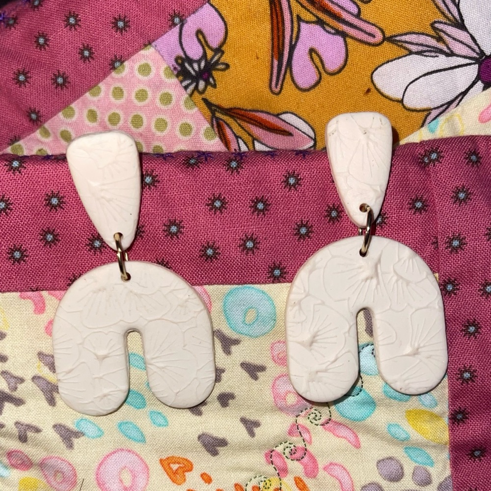 Horseshoe drop earrings